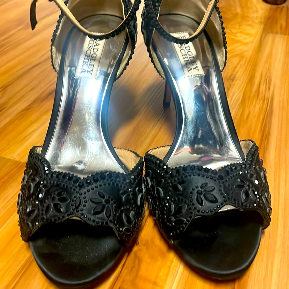 BADGLEY MISCHKA SATIN JEWELED HEEL 7.5